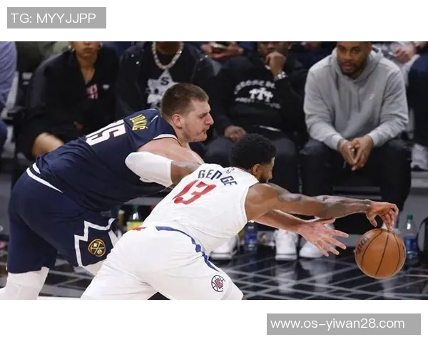 掘金逆转快船精彩瞬间回顾展现球队顽强斗志与团结精神